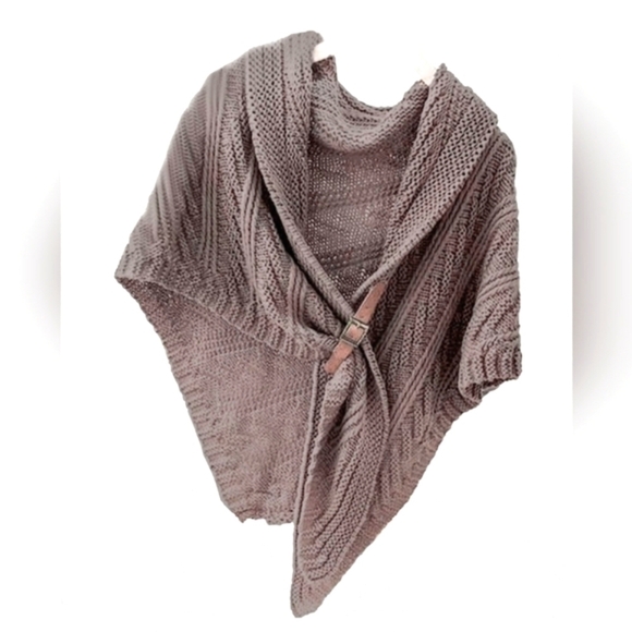 TRÏBE Knitted Tan Cape Shawl With Faux Leather Buckle Detail NWT - Picture 4 of 5